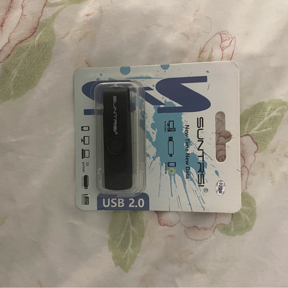 Suntrsi Black USB 2.0 Flash Drive